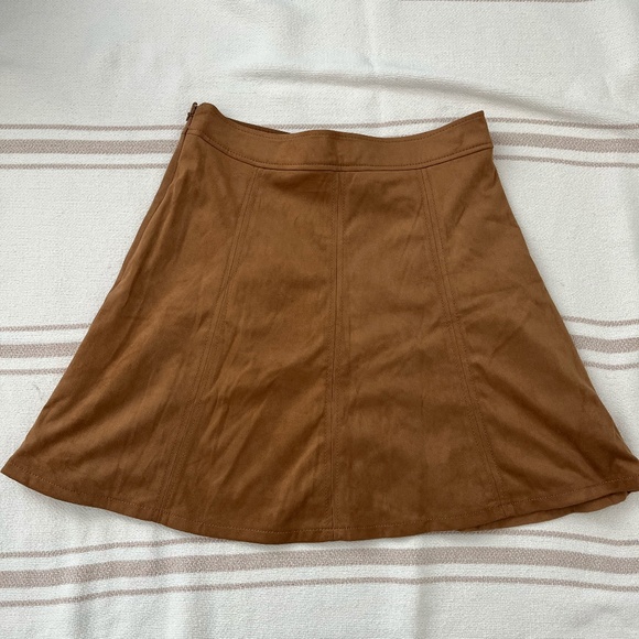 Loft Faux Suede Flippy Skirt - Color: Brown/Camel, Size: 4 - Picture 2 of 4
